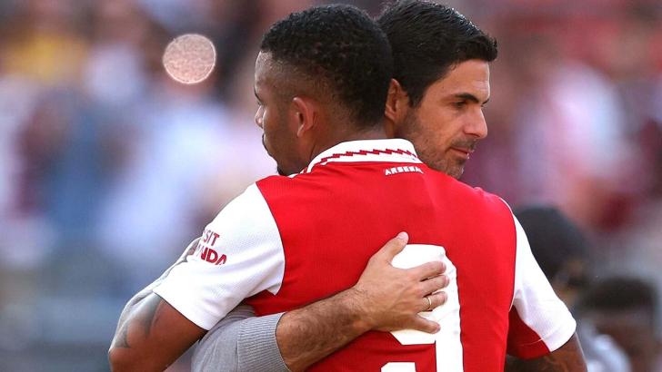 Mikel Arteta and Gabriel Jesus